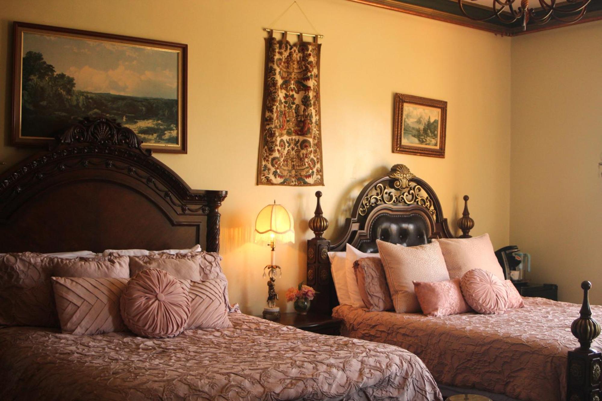 Henderson Castle Inn Kalamazoo Room photo