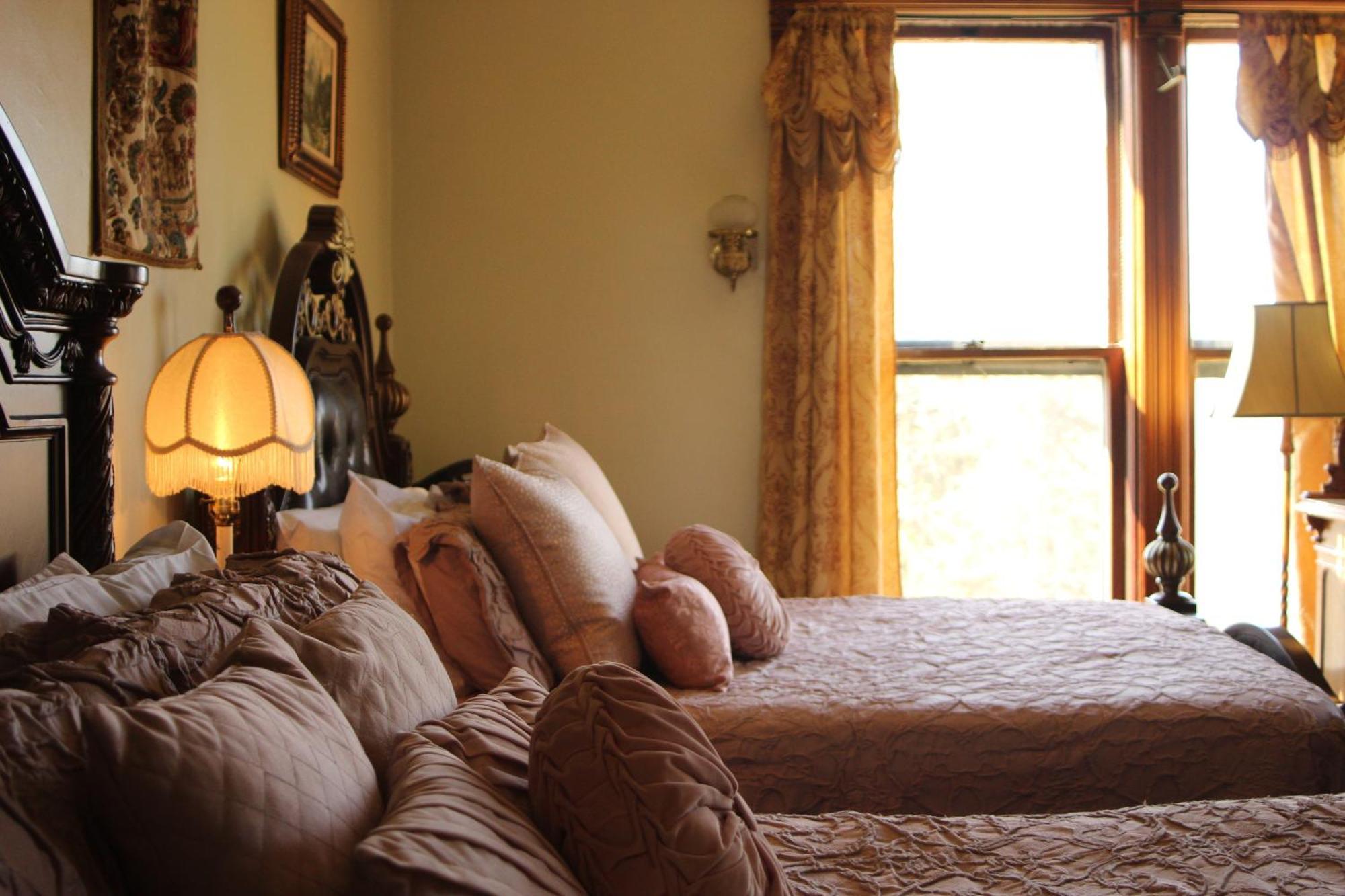 Henderson Castle Inn Kalamazoo Room photo