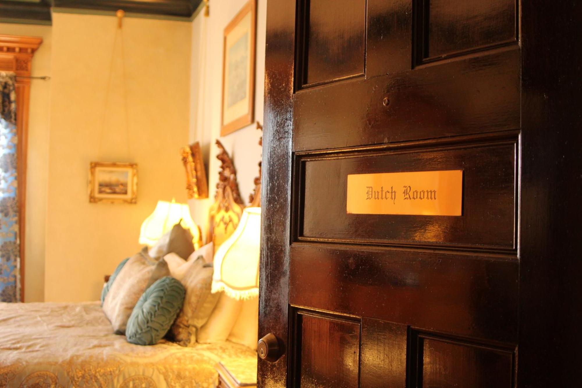 Henderson Castle Inn Kalamazoo Room photo